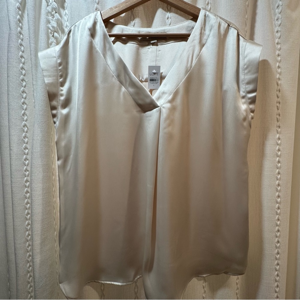 LOFT Satin V-Neck Blouse – Ivory Cream – Size L NWT